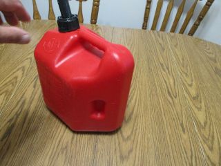 VINTAGE 2 GALLON 8 OUNCE BLITZ SELF VENTING OLD STYLE GAS CAN PLASTIC FUEL JUG 2