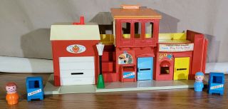 Vintage 1973 Fisher Price Little People Toy 997 Family Village Firehouse