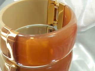 Wow Chunky Coco Brown Creamy White Lucite Vintage 70 