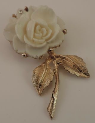 Vintage Molded Plastic White Rose Flower Gold Tone Brooch Rhinestone Pin A 79