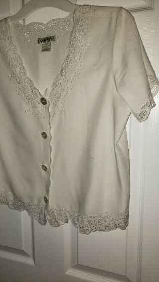Orvis Vintage Bright White V Neck Lace Trim Mother Of Pearl Button Blouse Small