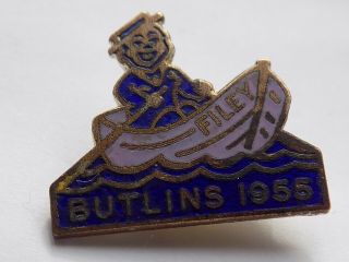 Vintage Enamel Metal Pin Badge Butlin 