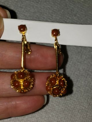 Vtg Dangle Clipons Goldtone And Rust / Red Brown Beads