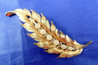Stunning Vintage 1950s Crown Trifari Gold Tone Pearl & Paste Leaf Brooch
