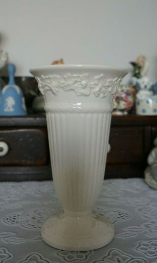 Vintage Wedgwood Barlaston Of Etruria Queensware Creamy Vase,  England