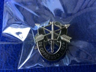 Vintage Wwii Military Insignia Pin Shield Special Forse De Oppresso Liber