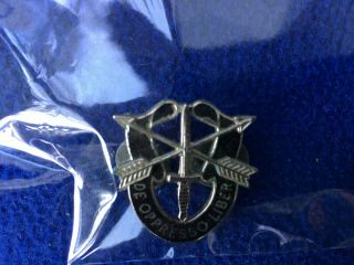 vintage WWII military INSIGNIA pin SHIELD special forse DE OPPRESSO LIBER 2