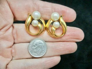 Vintage - Avon 1992 " Modern Classic " Gold Tone Faux Pearl Pierced Earrings