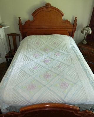 Vintage Chenille Bedspread White With Flowers Twin