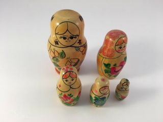 Vintage Russian Matryoshka Nesting Dolls Wooden 5 Piece 4.  25 "