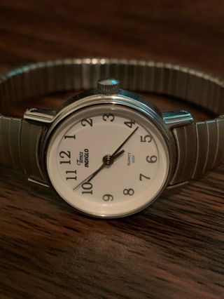 Vintage Timex Women’s Indiglo Silver Tone Wrist Watch Running