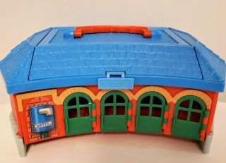 Thomas & Friends Train Take - Along - N - Play Round House Station Carry Case 2002