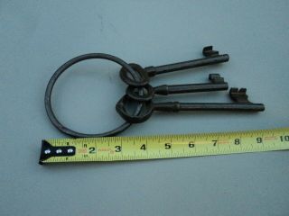 Vintage Set Of 3 Cast Iron Skeleton Keys On Ring Jailer Guard Prison Jail Keys