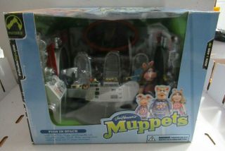 Palisades The Muppets Pigs In Space Deluxe Playset Ms.  Piggy