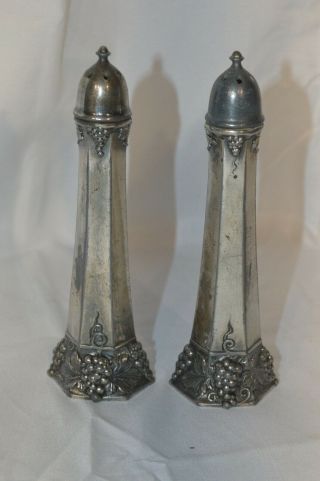 Vtg.  W.  B.  Mfg.  Co.  Silver Plated B - 3116 Floral Design Salt And Pepper Shakers