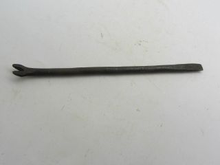 Vintage Small Nail Puller And Flat Head Screw Driver 8.  25 " Long