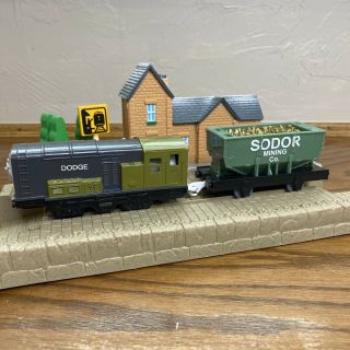Thomas & Friends Trackmaster Dodge Motorized Train W/ Cargo Coal Hopper Flip Top