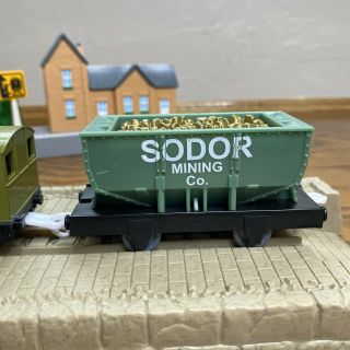 Thomas & Friends Trackmaster Dodge Motorized Train W/ Cargo Coal Hopper Flip Top 3