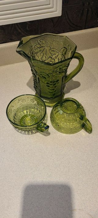 Vintage Green Depression Glass Pitcher Jar 6.  5 " Tall Grapes With 2 Tea Cups