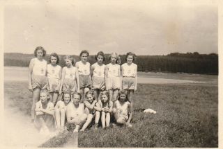 Vintage Foto Hübsche Junges Mädchen Im Sportdress Zöpfe Nude 40er Jahre