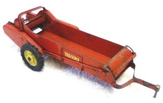 Vintage 1/16 Tru Scale International Tractor Spreader Yellow Rims Farm Toy