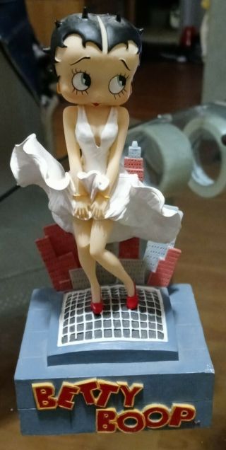 Rare - Vintage 2001 Betty Boop Music Box Figurine - - Plays Oh You Doll