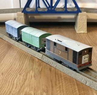 Thomas The Train Trackmaster Tomy Sodor Snow Storm Toby & Troublesome Truck Vans