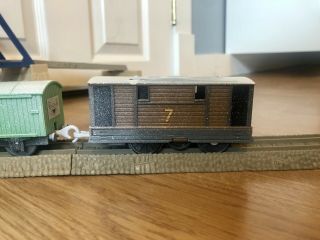 Thomas The Train Trackmaster Tomy SODOR SNOW STORM TOBY & TROUBLESOME TRUCK VANS 2