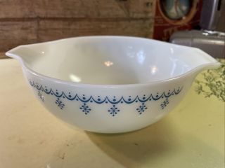 Vintage Pyrex Snowflake Blue Garland Cinderella Nesting Bowl White 443 2 - 1/2 Qt