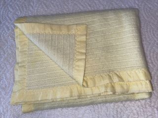 Vtg Yellow Thermal Baby Blanket Waffle Weave Acrylic Nylon Binding Trim 50x37”