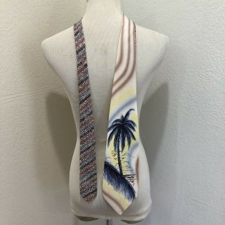 Vintage 1940s 1950s Wembley Hand Painted Tropical Tie