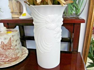 Vintage Kaiser Porcelain Germany Mcm Vase With Raised Flowers White German