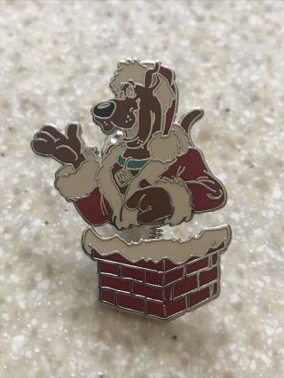 Vintage 2000 Scooby - Doo Santa Claus In Chimney Christmas Tie Tack Lapel Pin Rare
