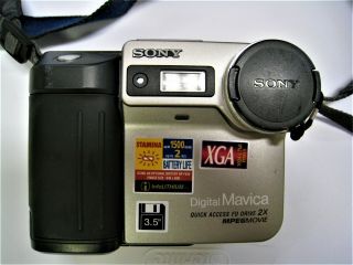 Vintage Sony Digital Mavica Model MVC - FD81 Camera With Disc 2