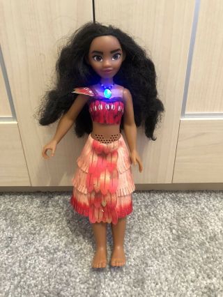 Disney Moana Barbie Doll Figure Light Up Necklace,  Sings How Far I’ll Go.  Hasbro