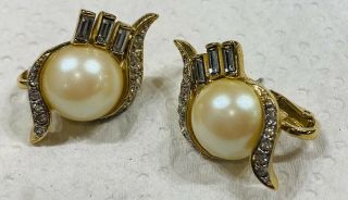 Vintage Signed Nina Ricci Gold Tone Center Pearl Rhinestones Pierced Earrings 3