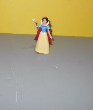 Disney Snow White & The Seven Dwarfs 3.  5 " Pvc Figure Topper Holding Dove Bird