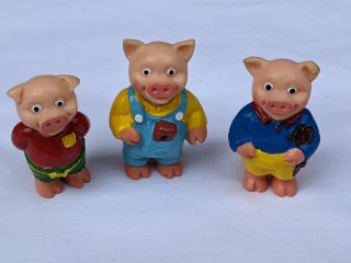 3 X Vintage Plastic Toy Figures Of The 3 / Three Little Pigs By D.  E.  Ltd