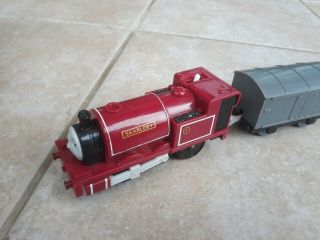 Thomas Trackmaster Scarloey train with matching carriages.  Battery operated 3