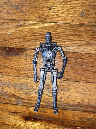 Playmates Toys 2009 Terminator Salvation 3.  75 " T - Rip Endoskeleton Figure