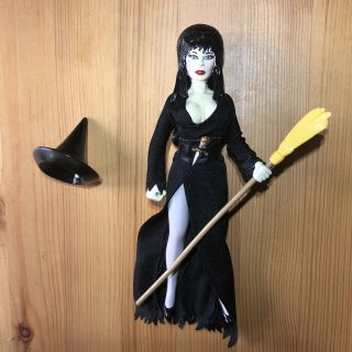 Rare 1998 Figures Toy Co.  Elvira Figure With Broom And Hat Loose
