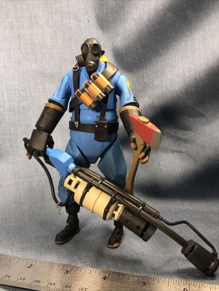 2012 Neca Valve Tf2 Team Fortress 2 6” Blue Pyro Action Figure W Flamethrower Ax