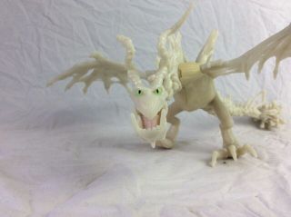 Dreamworks How To Train Your Dragon Boneknapper Glow In The Dark Figure