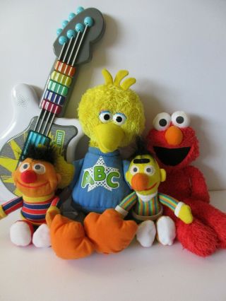 Sesame Street Hasbro Soft Toy & Guitar Bundle Big Bird Elmo Bert & Ernie Beanies