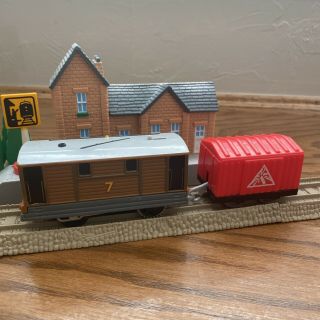 Thomas & Friends Trackmaster Motorized 2013 Toby With Red Explosives Boxcar