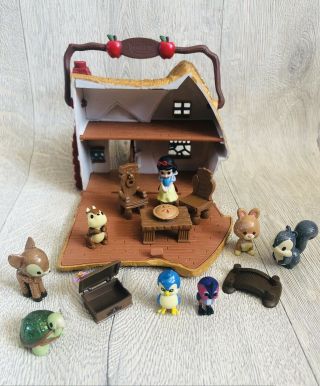 Disney Animators Littles Snow White Cottage Playset Micro House Figures Complete 2