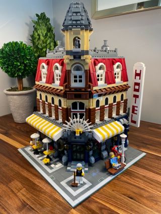 Lego Corner Café 10182 Hotel Modular Building Set Complete,  No Box