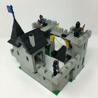 LEGO Castle: Black Falcon ' s Fortress - 100 Complete,  Instructions 10039 3