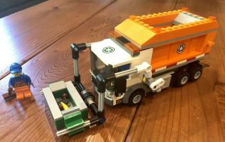 Lego City 60118 Garbage Recycle Truck With Minifigure