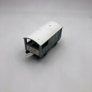 487 Thomas & Friends Trackmaster Toad Brake Van Tomy Train Car Grey Troublesome